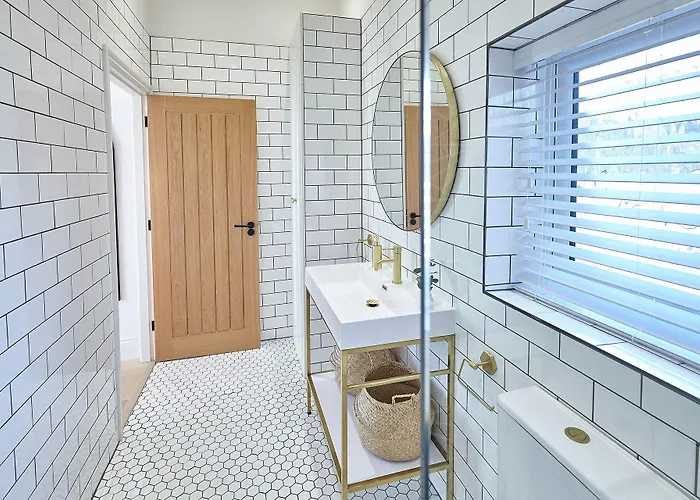 Daire Host & - Pier View *